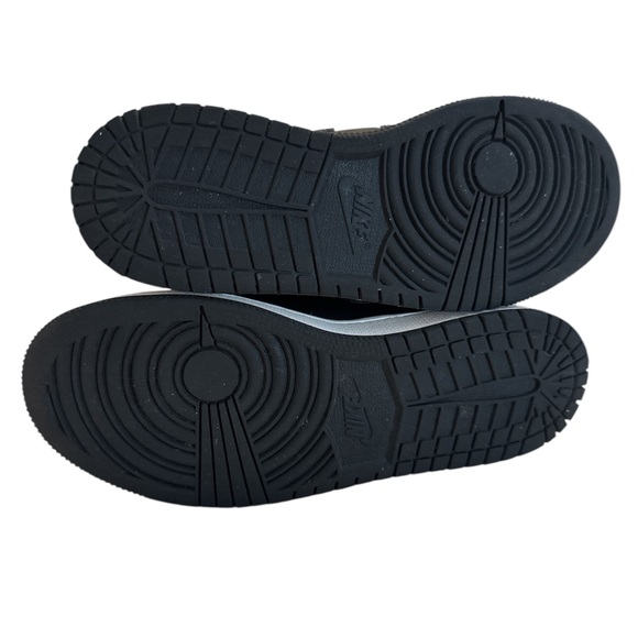 Air Jordan mid 1’s GS (4.5y) - Picture 6 of 11